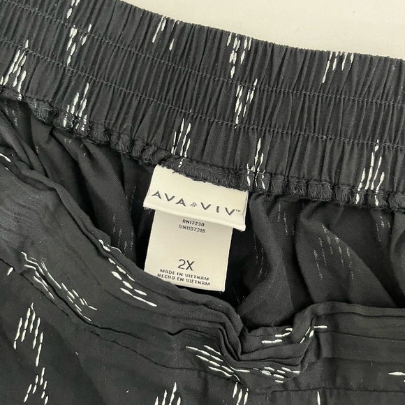 2xl black with white detail - elastic waist shorts - Ava and Viv - Picture 3 of 4